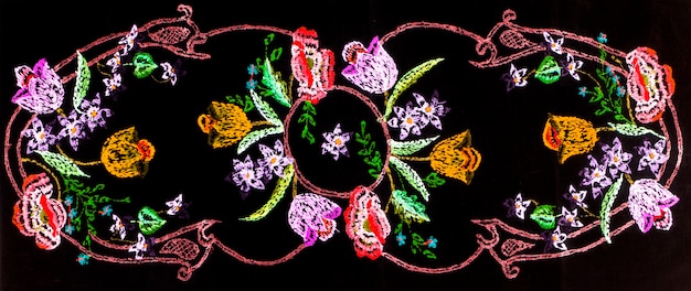 detaliu broderie manuală pe material textil