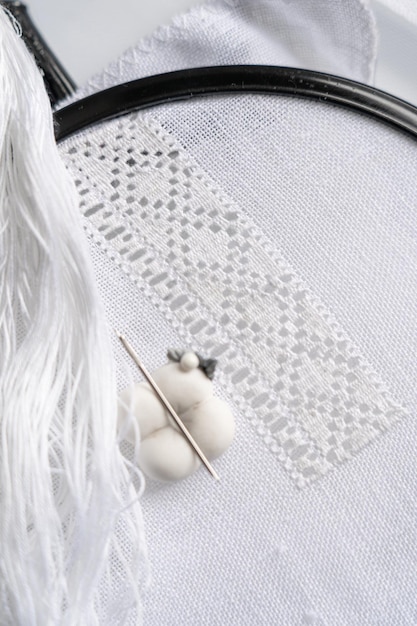 broderie florală delicată